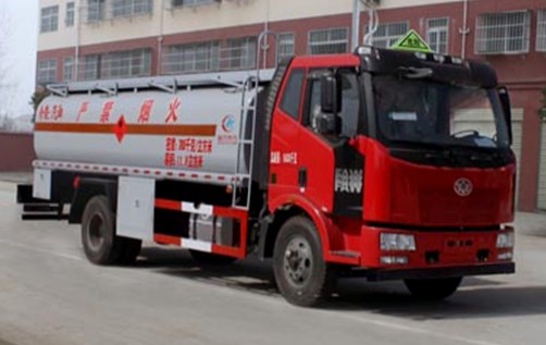 解放J6油罐車(chē)圖片 解放J6油罐車(chē)圖片