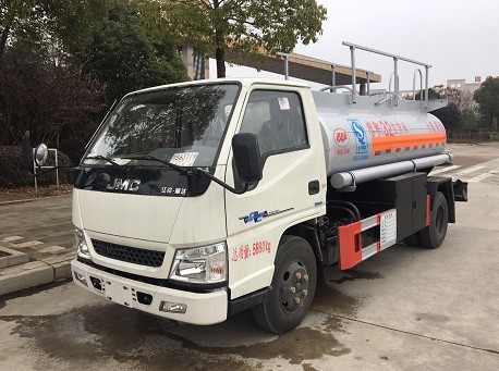 國五江鈴順達(dá)3噸油罐車圖片 國五江鈴順達(dá)3噸油罐車圖片