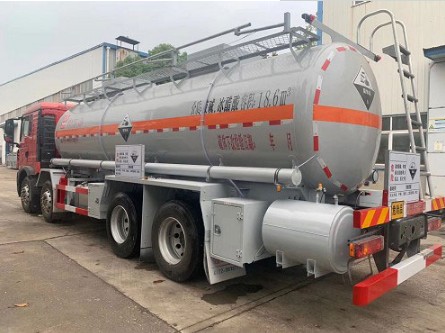 重汽豪沃SLS5322GFWZ5型腐蝕性物品罐式運(yùn)輸車(chē) 重汽豪沃SLS5322GFWZ5型腐蝕性物品罐式運(yùn)輸車(chē)